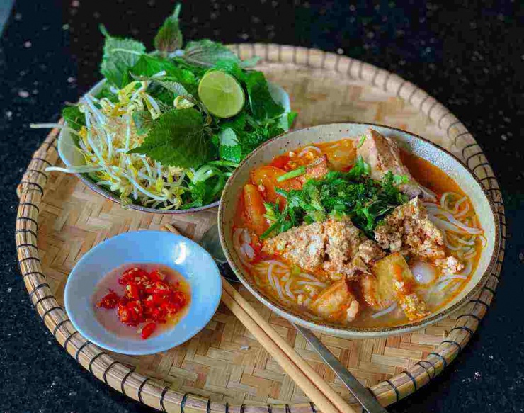 Bún riêu chuẩn vị Hà Nội, cầm lòng không nổi