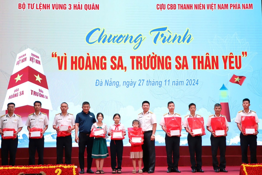 Đoàn Thanh niên Việt Nam phía Nam trao học bổng cho con quân nhân Hoàng Sa, Trường Sa