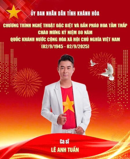Ca nhạc sĩ Lê Anh Tuấn tự tin thể hiện giọng hát trong ngày lễ lớn của dân tộc