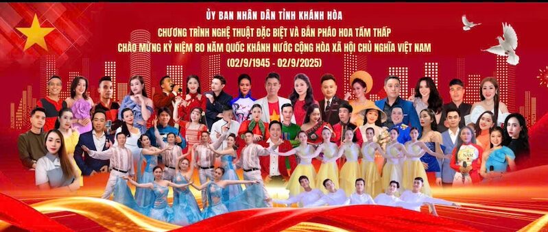 Ca sĩ - Kỉ lục gia Việt Nam Lê Anh Tuấn vinh dự nhận Kỉ niệm chương