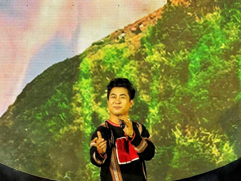 Kỷ lục gia Việt Nam Lê Anh Tuấn mang “Giấc mơ Chapi” tới Giao thừa tại Bù Đăng Kỷ lục gia Việt Nam Lê Anh Tuấn mang "Giấc mơ Chapi" tới Giao thừa tại Bù Đăng