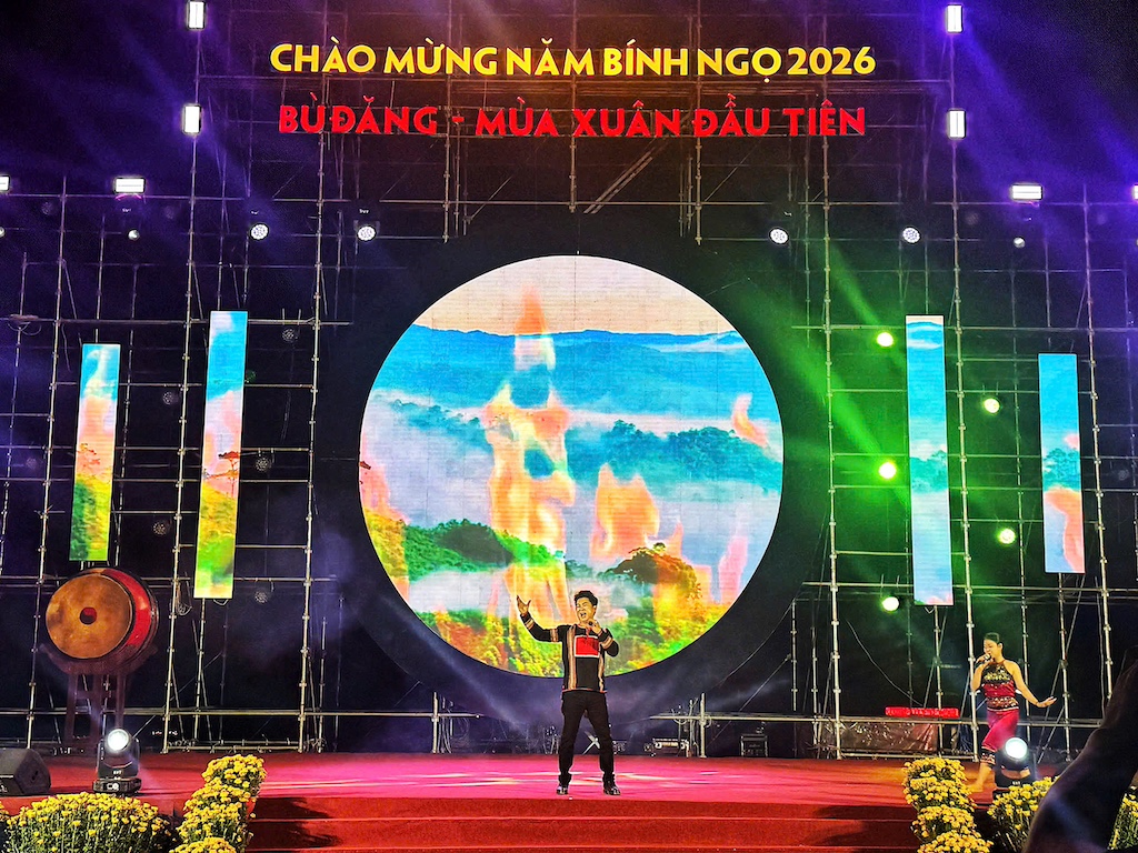 Kỷ lục gia Việt Nam Lê Anh Tuấn mang “Giấc mơ Chapi” tới Giao thừa tại Bù Đăng Kỷ lục gia Việt Nam Lê Anh Tuấn mang "Giấc mơ Chapi" tới Giao thừa tại Bù Đăng